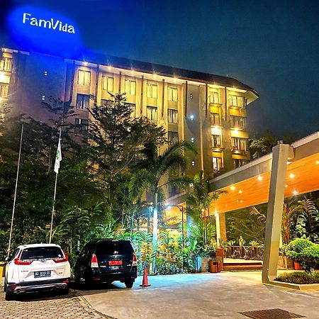 Famvida Hotel Lubuklinggau Buitenkant foto
