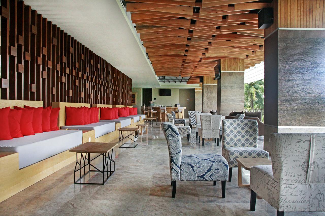 Famvida Hotel Lubuklinggau Buitenkant foto