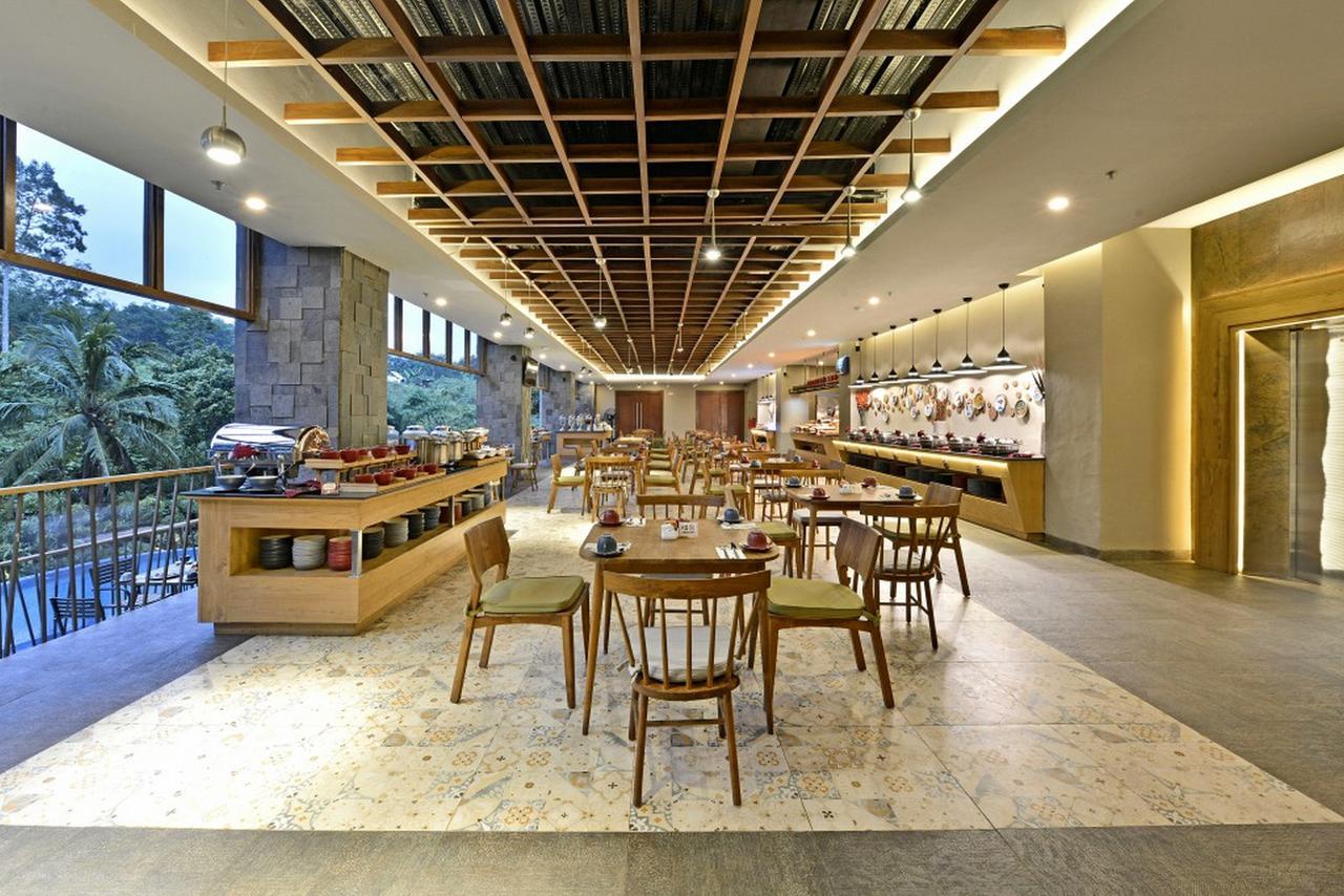 Famvida Hotel Lubuklinggau Buitenkant foto