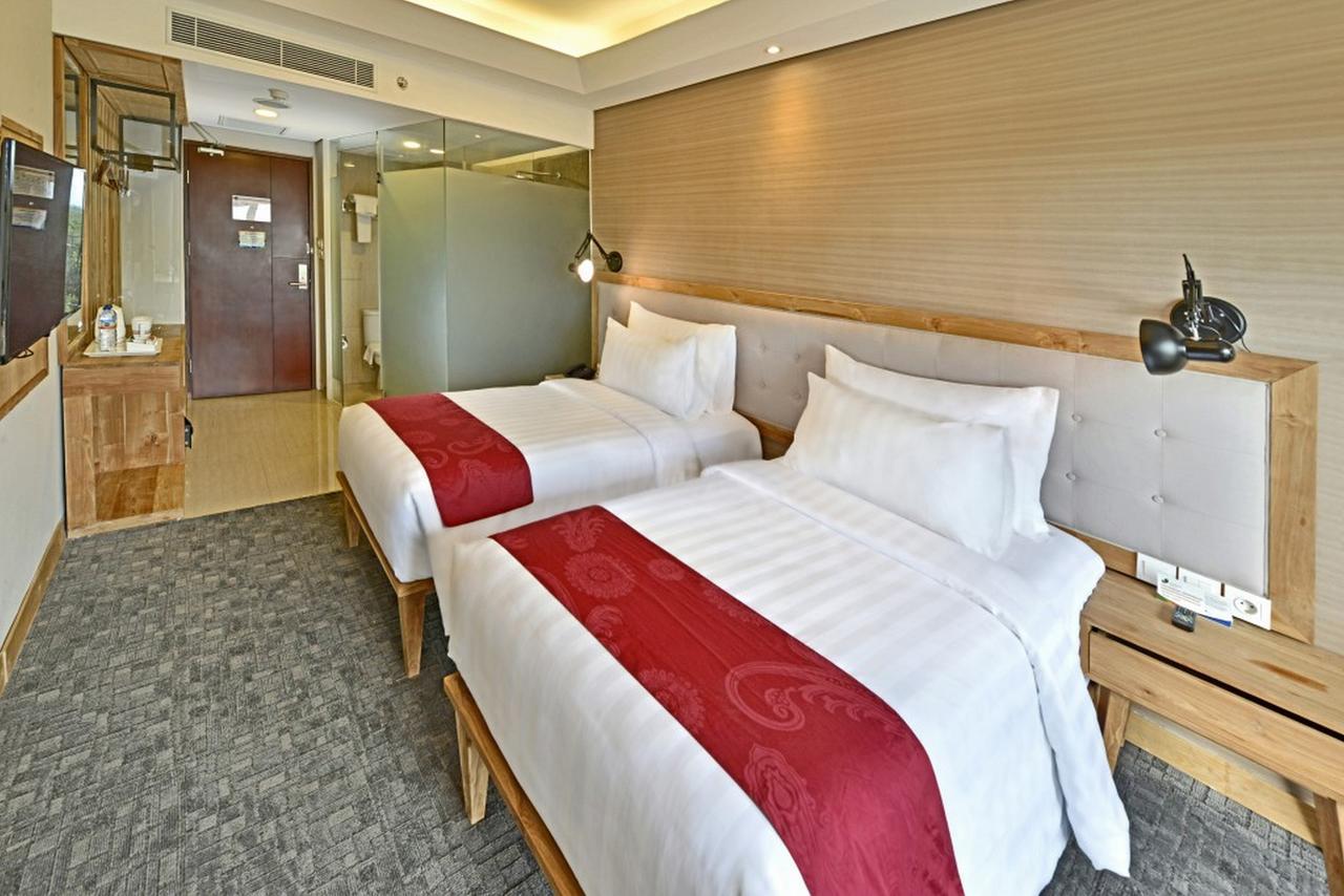Famvida Hotel Lubuklinggau Buitenkant foto