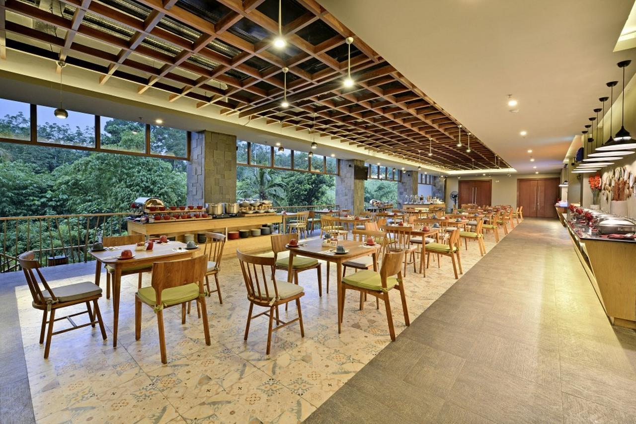 Famvida Hotel Lubuklinggau Buitenkant foto