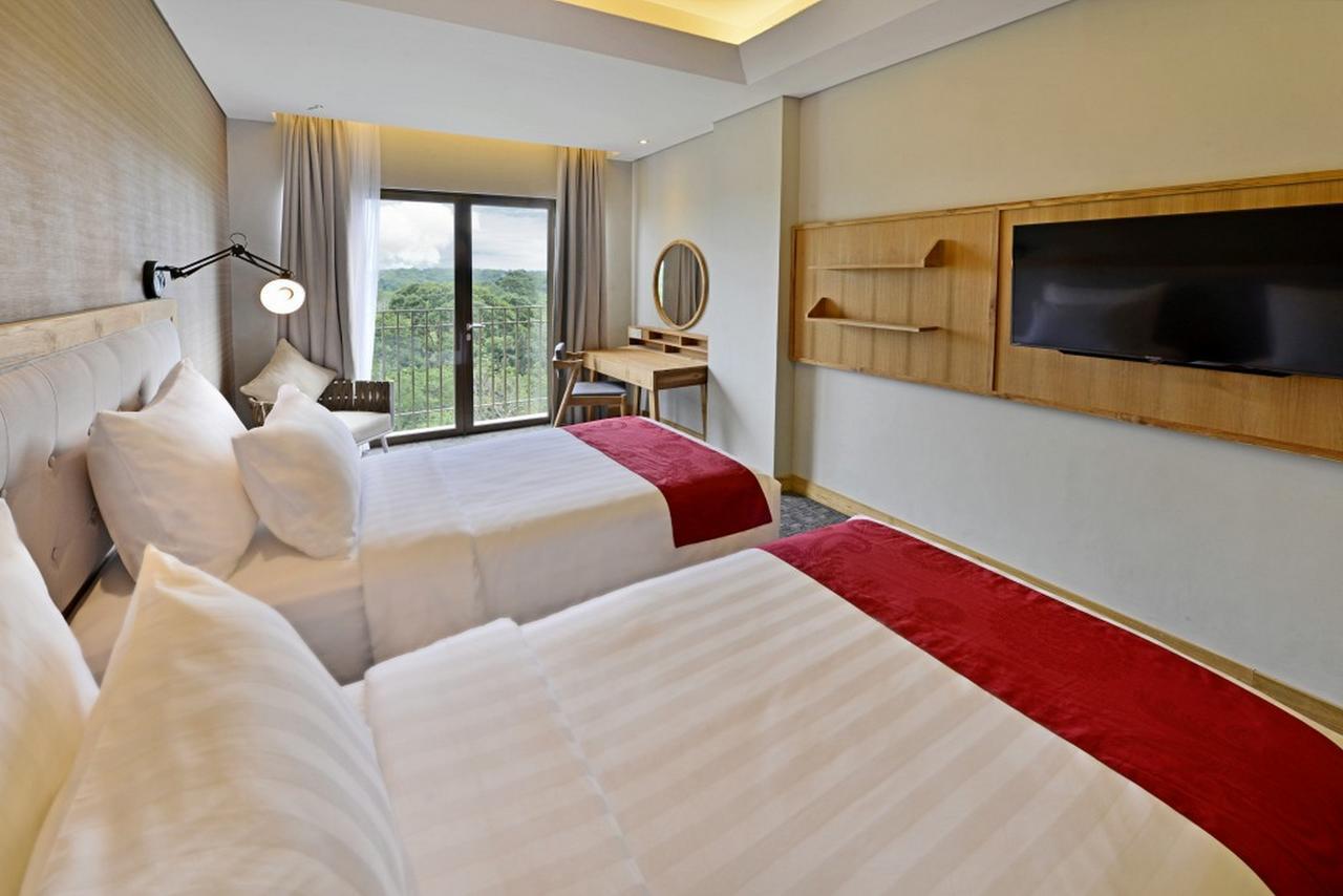 Famvida Hotel Lubuklinggau Buitenkant foto